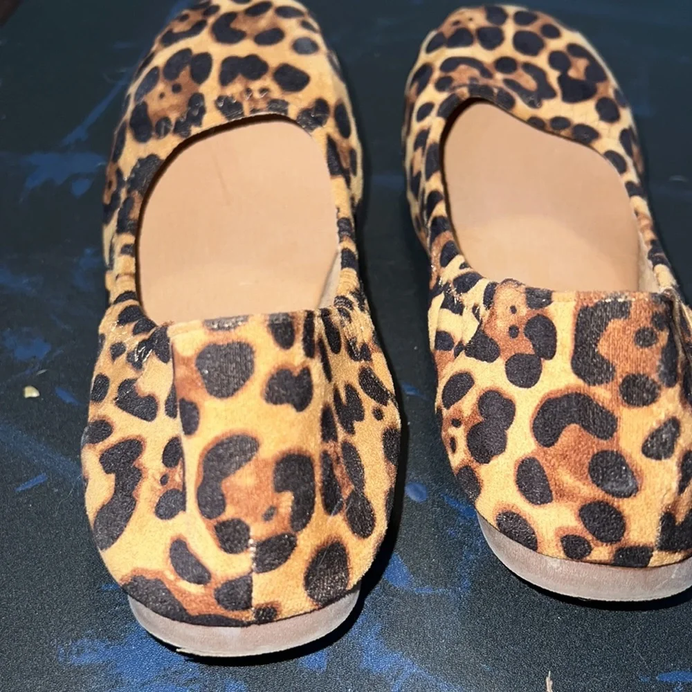 Animal print slip ons size 42 size 10 us - Picture 2 of 3